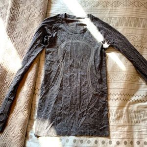 2 Lululemon long sleeves